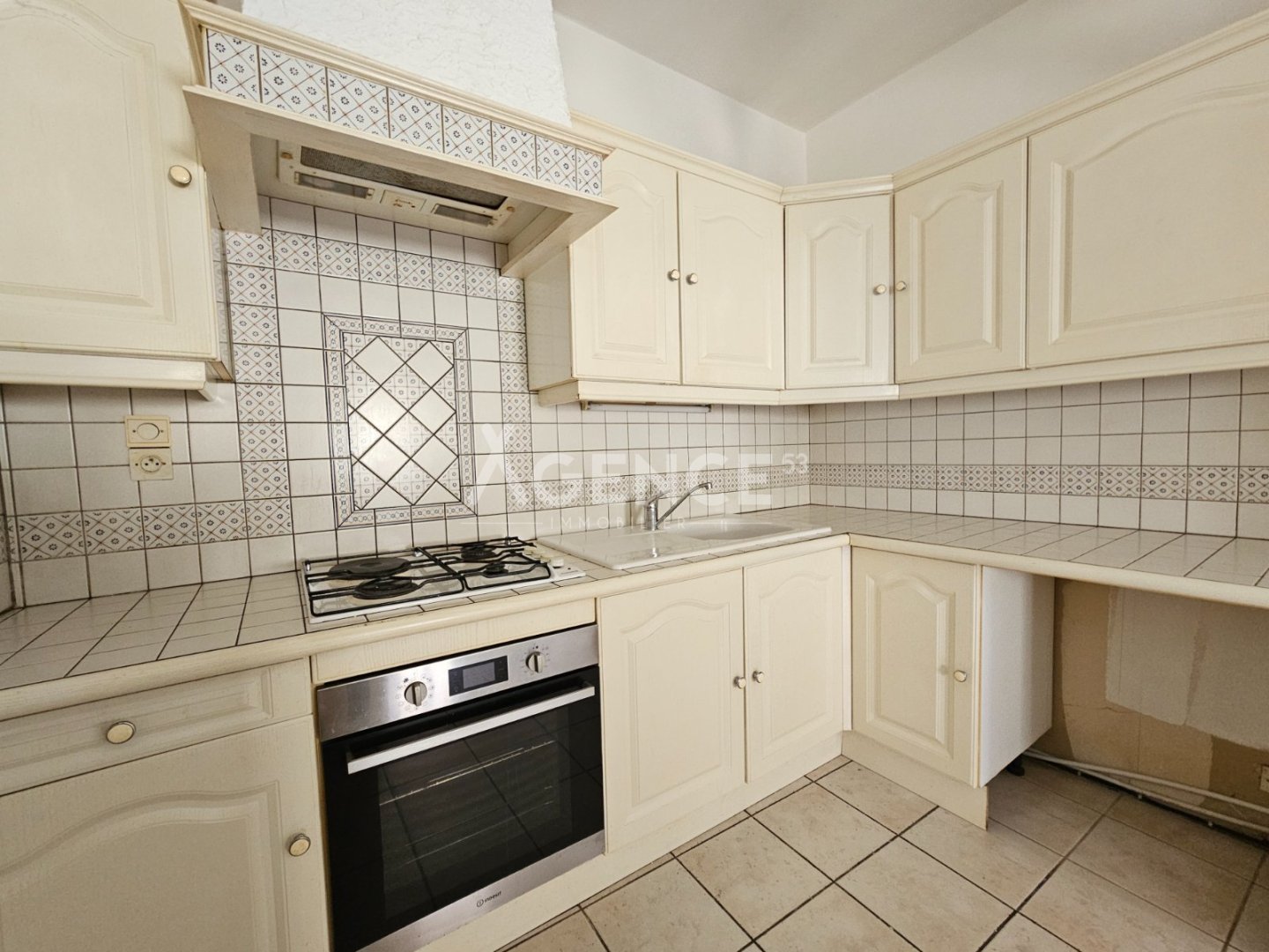Appartement au 1er tage + place de parking priv A VENDRE - ST OMER - 64.56 m2 - 105000€