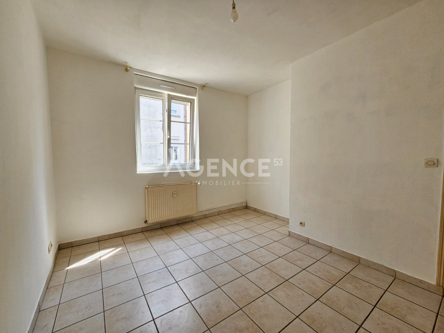 Appartement au 1er tage + place de parking priv A VENDRE - ST OMER - 64.56 m2 - 105000€