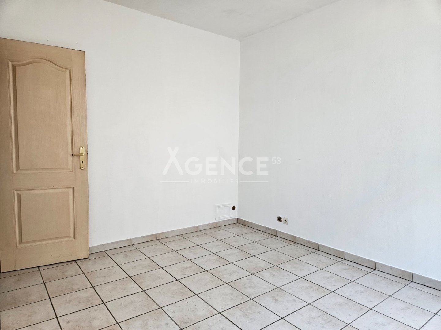 Appartement au 1er tage + place de parking priv A VENDRE - ST OMER - 64.56 m2 - 105000€