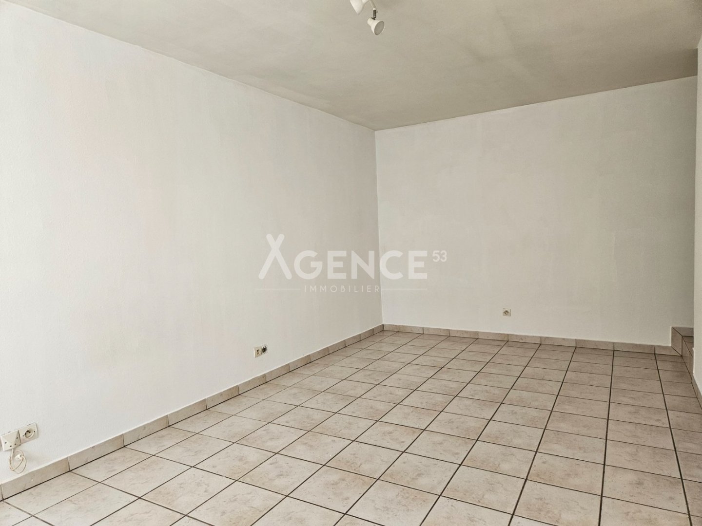Appartement au 1er tage + place de parking priv A VENDRE - ST OMER - 64.56 m2 - 105000€