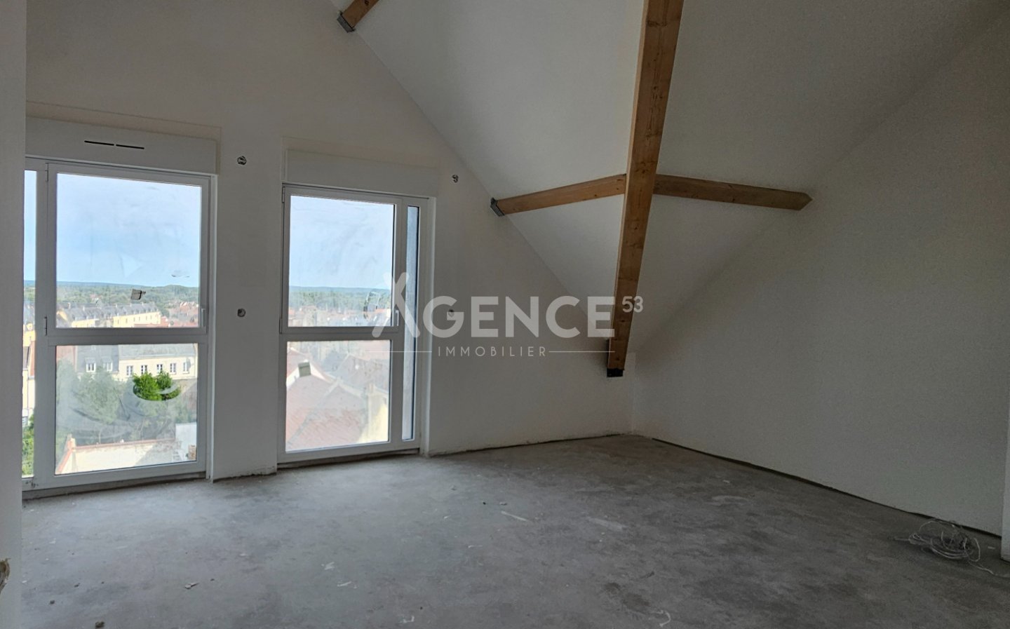 APPARTEMENT DUPLEX A VENDRE - ST OMER - 88.1 m2 - 330000€
